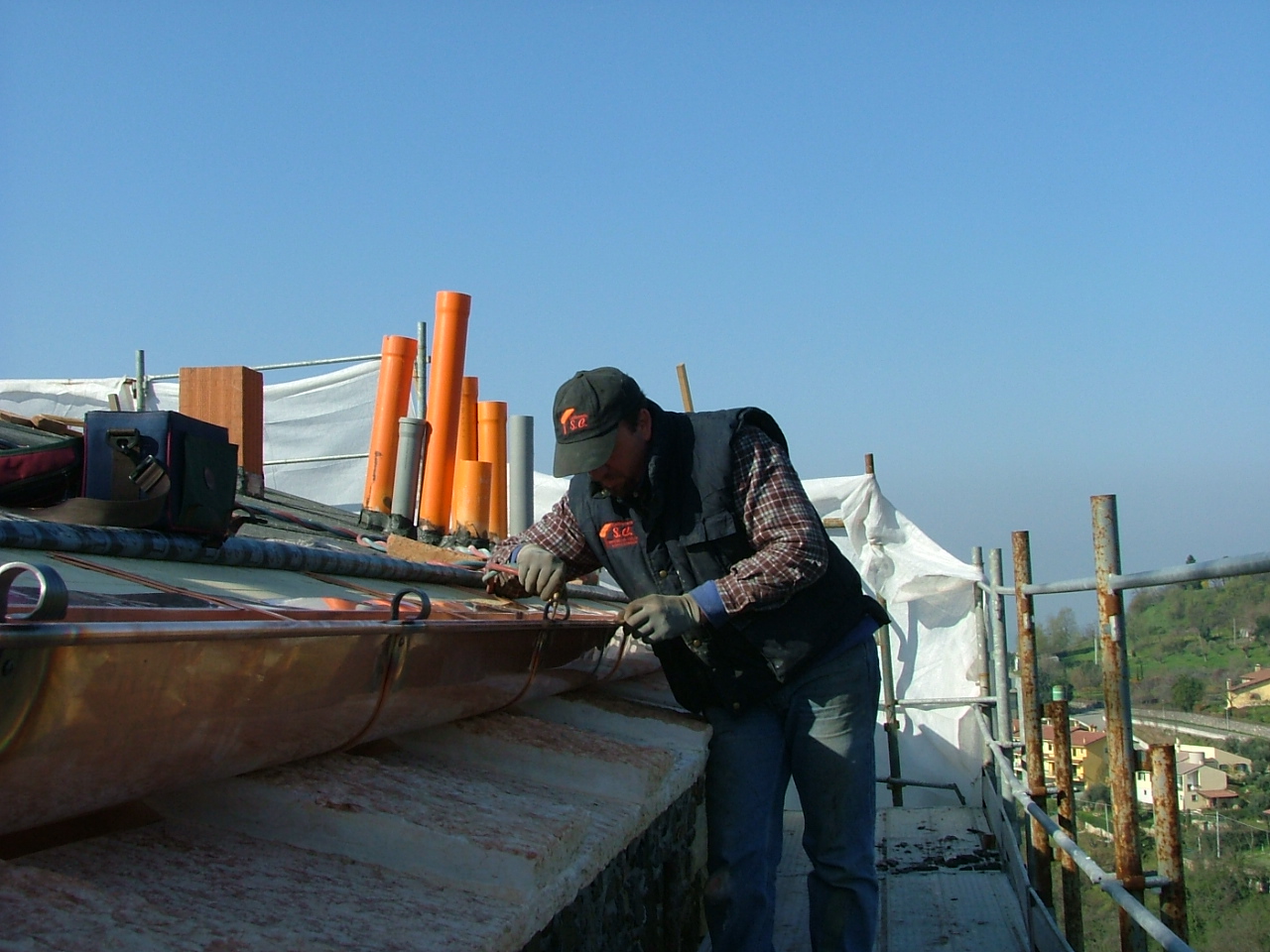 Cantiere di lattoneria in quota